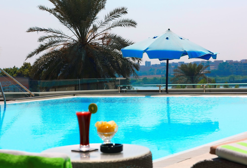 Standard Room, 2 Twin Beds, Smoking (Nile View)