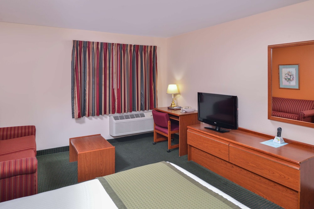 Suite, 1 King Bed - Photo 5