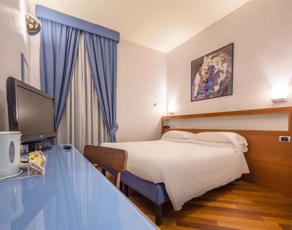 Standard Room, 1 Double Bed (Bed is French Bed)