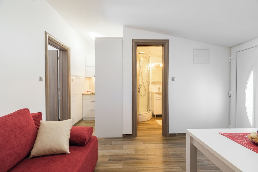 Apartment (Standard One Bedroom Apartment with B)