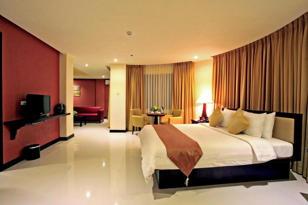 Honeymoon Studio Suite photo 3