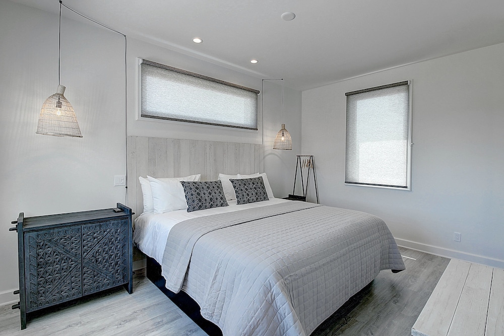 Deluxe Room, Multiple Beds, Beach View photo 3