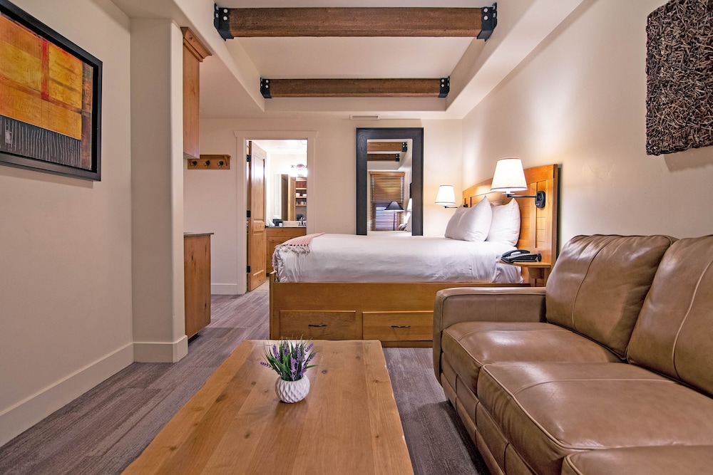 Standard Room, 1 Queen Bed with Sofa bed photo 1