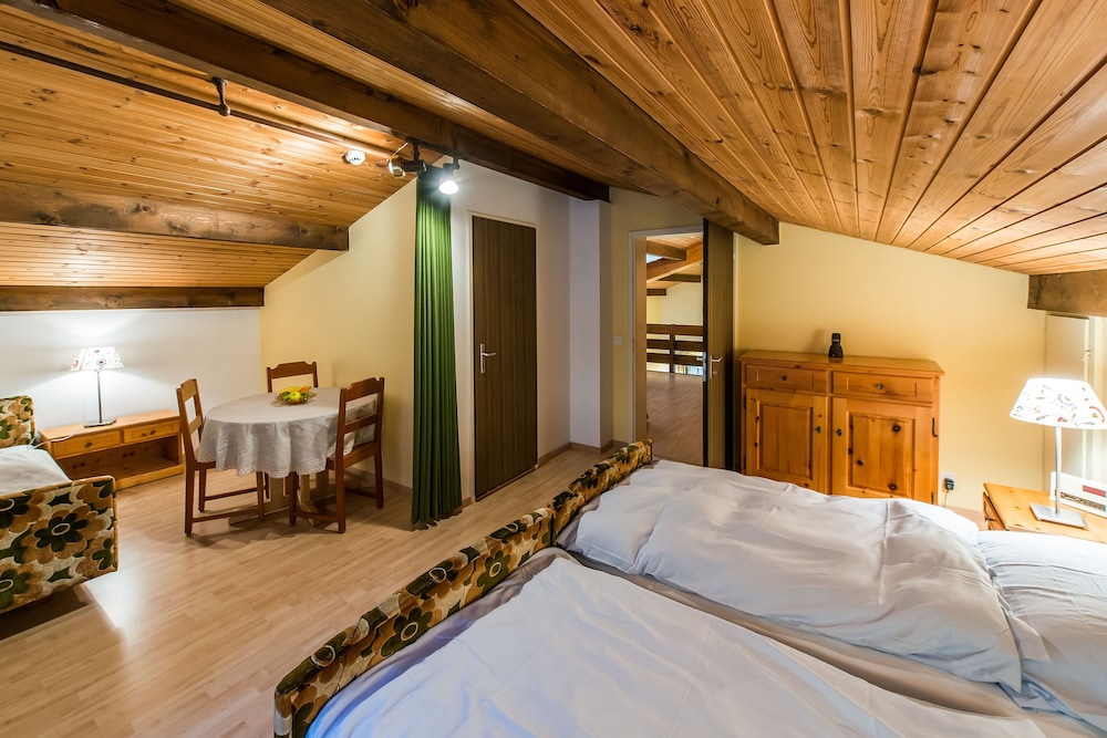 Family Duplex - Photo 6