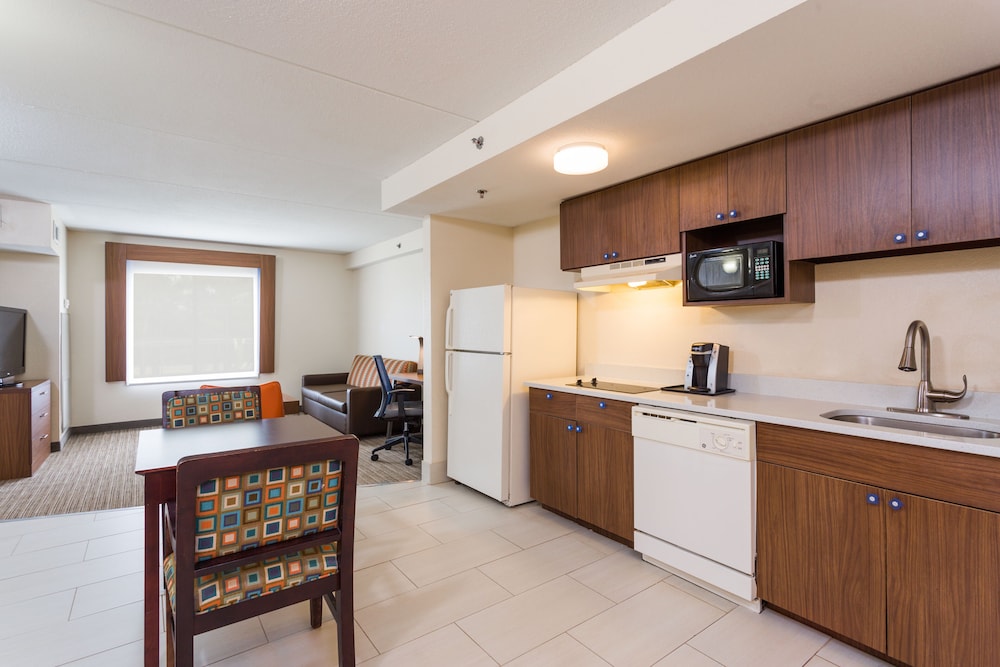Suite, 1 King Bed - Photo 2
