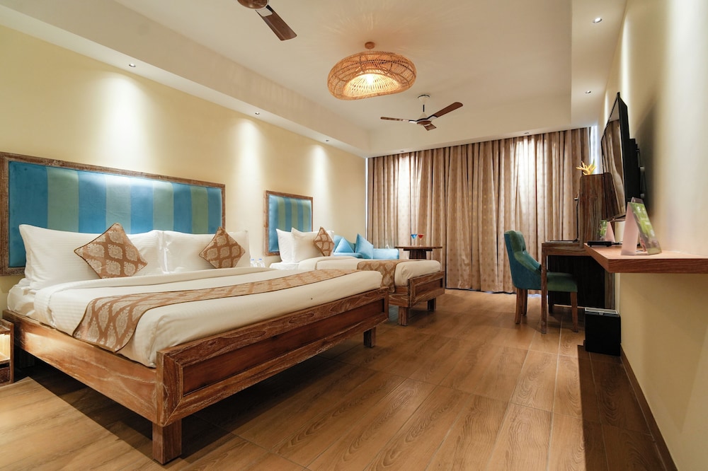 Junior Family Suite with Abode Executive Lounge Access - Photo 10