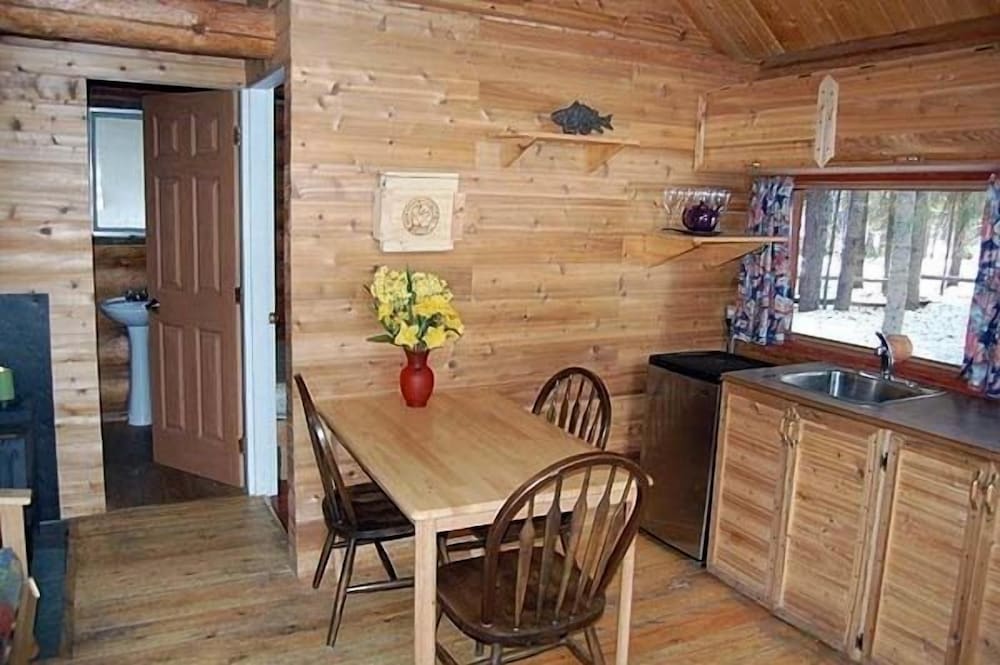 Cabin 17, 1 Queen Bed with Sofabed