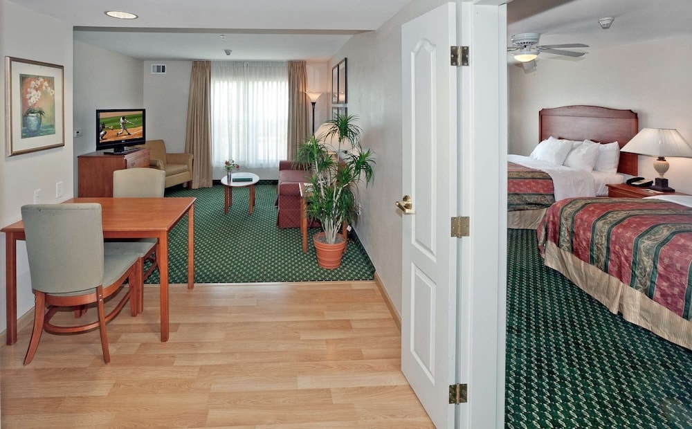 Suite, 2 Queen Beds, Accessible, Bathtub (Mobility & Hearing) - Photo 7