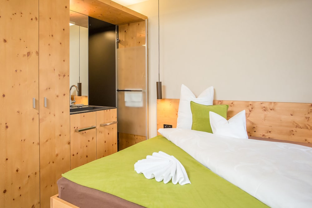 Classic Double Room, Mountain View photo 2