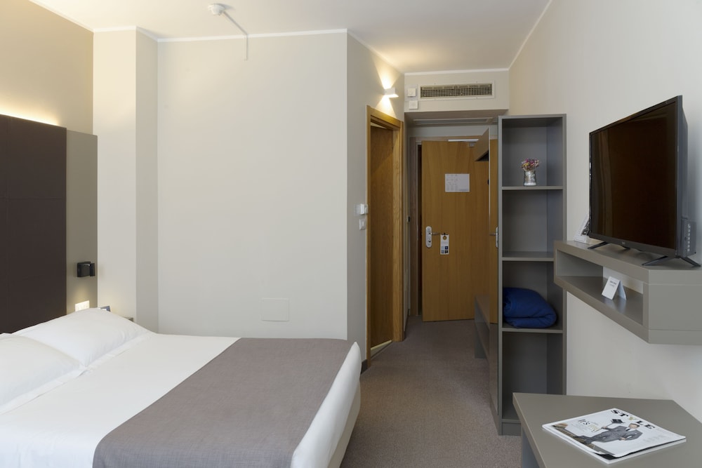Superior Quadruple Room - Photo 8