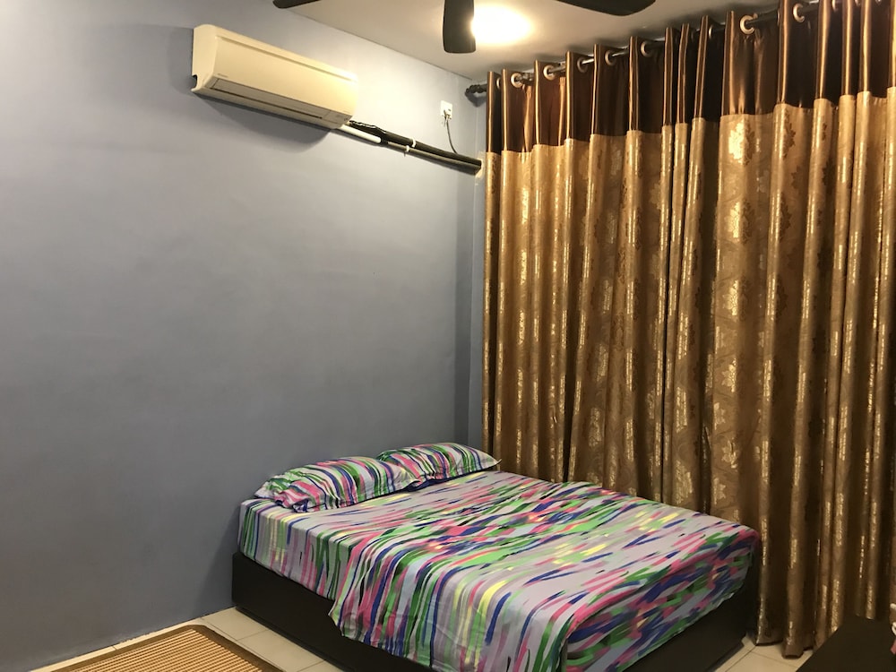 House, 3 Bedrooms photo 3