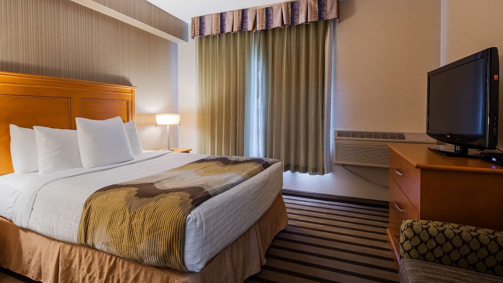 Suite, 1 Queen Bed, Non Smoking, Refrigerator & Microwave - Photo 4