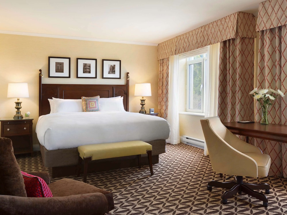 Room, 1 Queen Bed, Non Smoking (Fairmont St. Laurent)