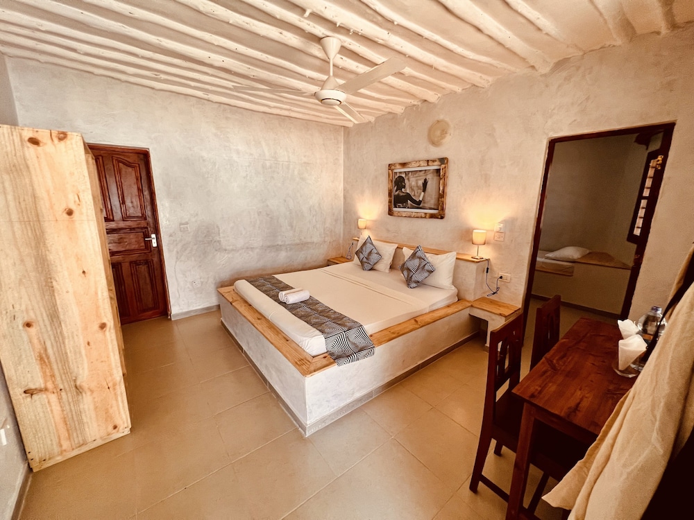 Standard Room, Multiple Beds, Sea View photo 2