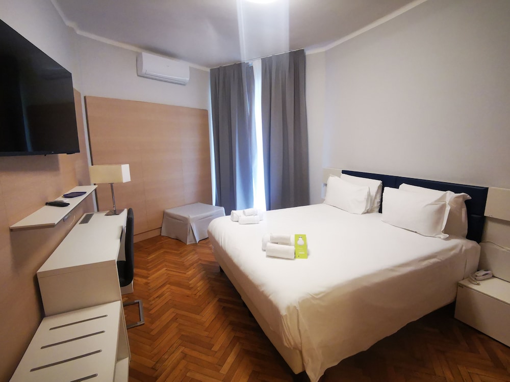 Standard Double Room - Photo 3