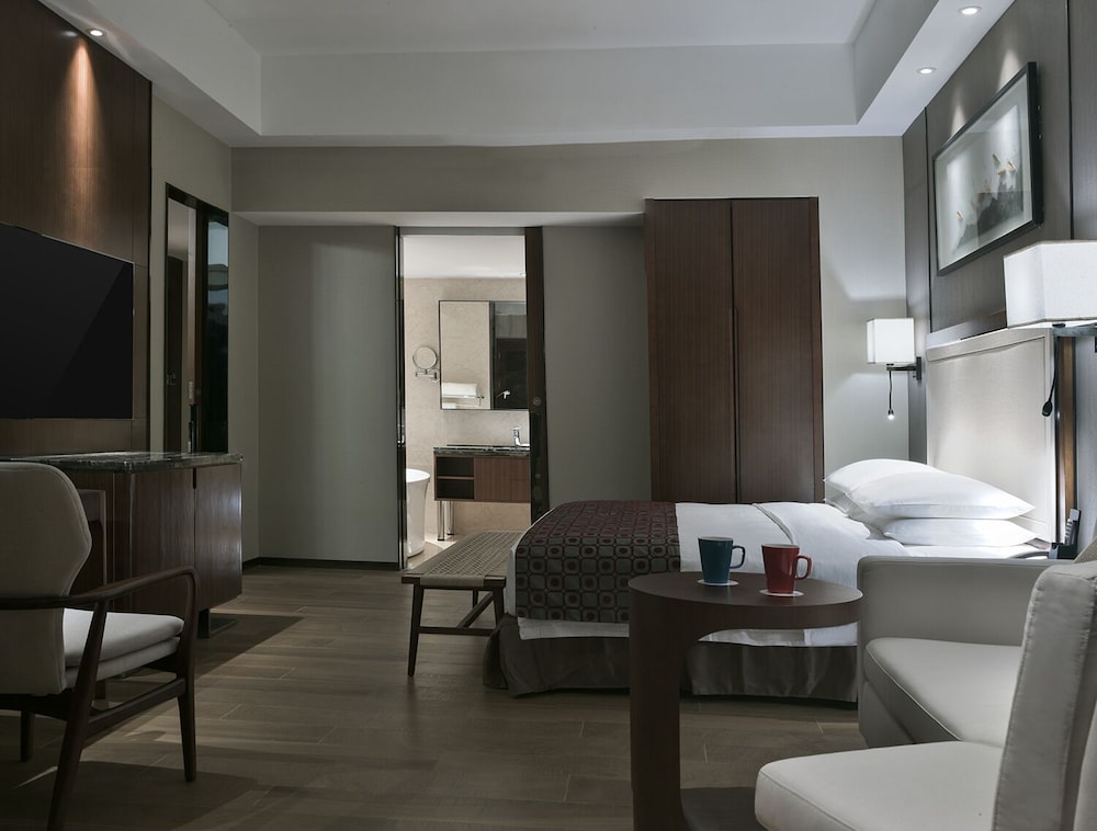 Classic Suite, Balcony, Lake View photo 1