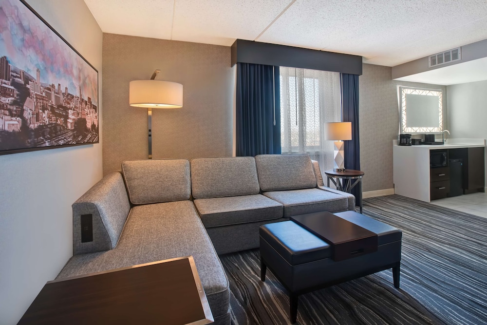 Suite, 1 King Bed, Accessible, Non Smoking (Mobility & Hearing)