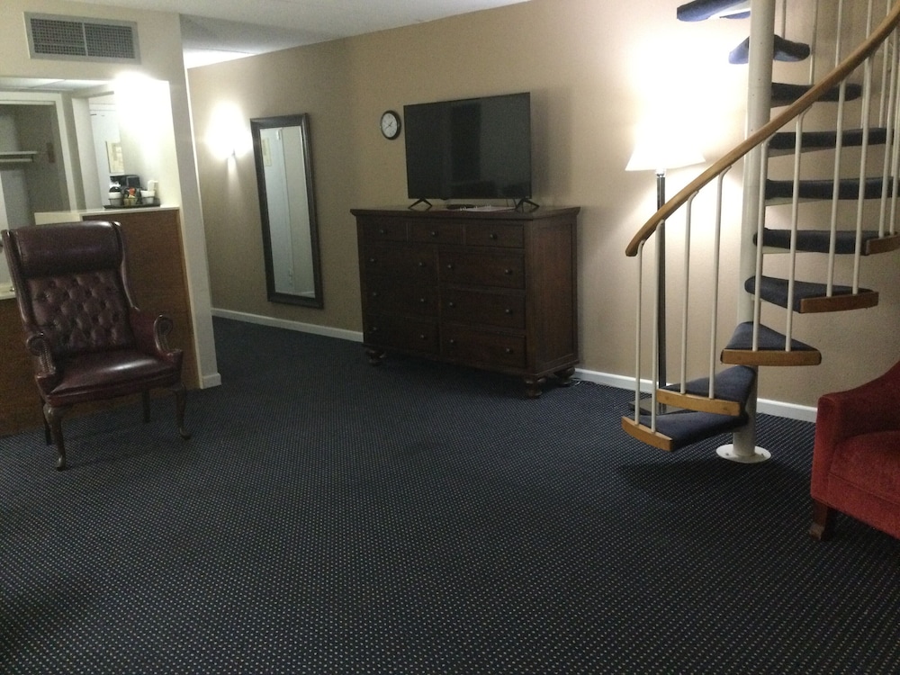 Suite, 1 Bedroom, Non Smoking (Courtyard/Poolside View) photo 3