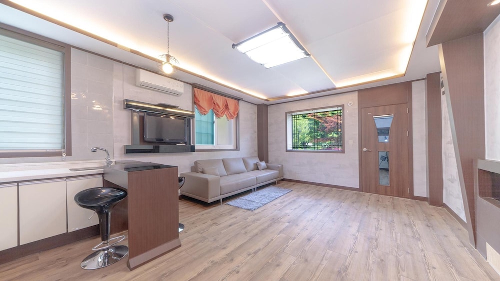 Basic Room, 1 Bedroom (pensyeonhyeonggeullaemping1(ondol)) - Photo 1