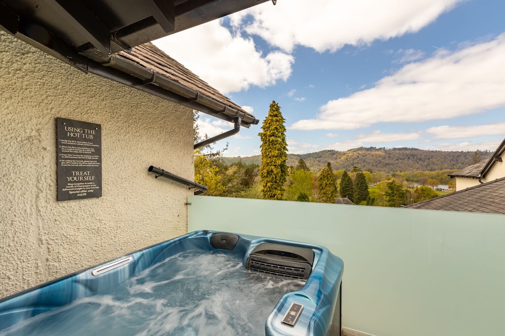 Lake Suite with Hot Tub (Adults Only) photo 2