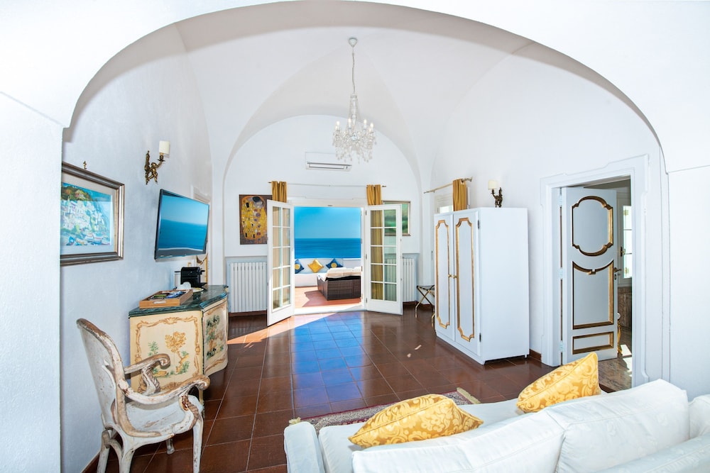 Honeymoon Suite, 1 Queen Bed, Sea View (New York Suite) photo 1