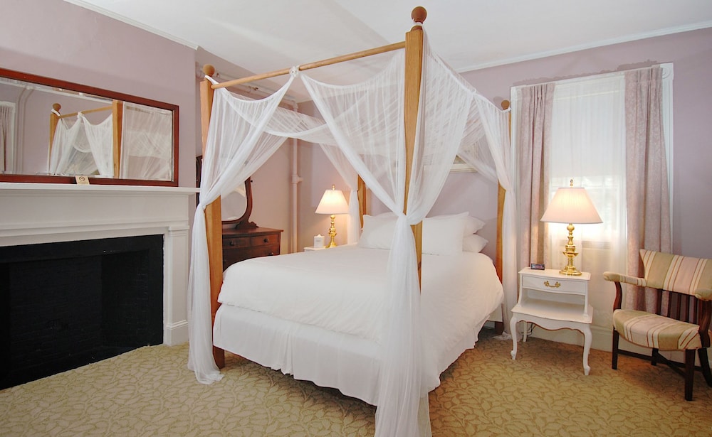 Superior Room, 1 Queen Bed photo 3