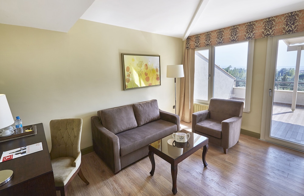 Suite, Multiple Beds, Non Smoking photo 3