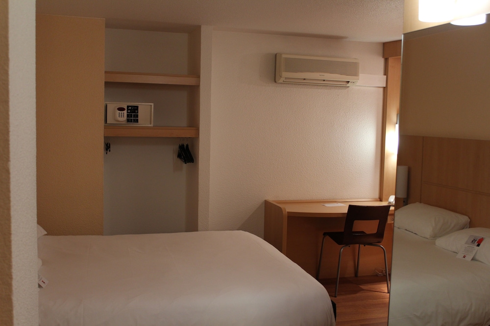 Standard Twin Room, 2 Twin Beds - Photo 7