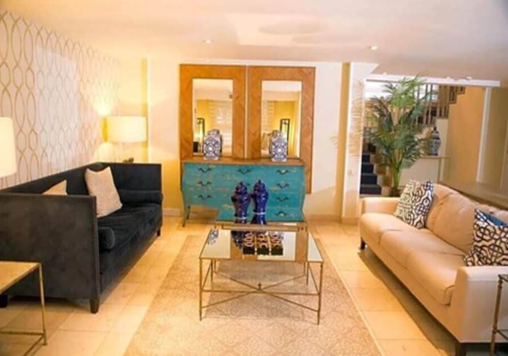 Suite, 1 King Bed, Non Smoking, Microwave (Living Room;with Sofabed) - Photo 3