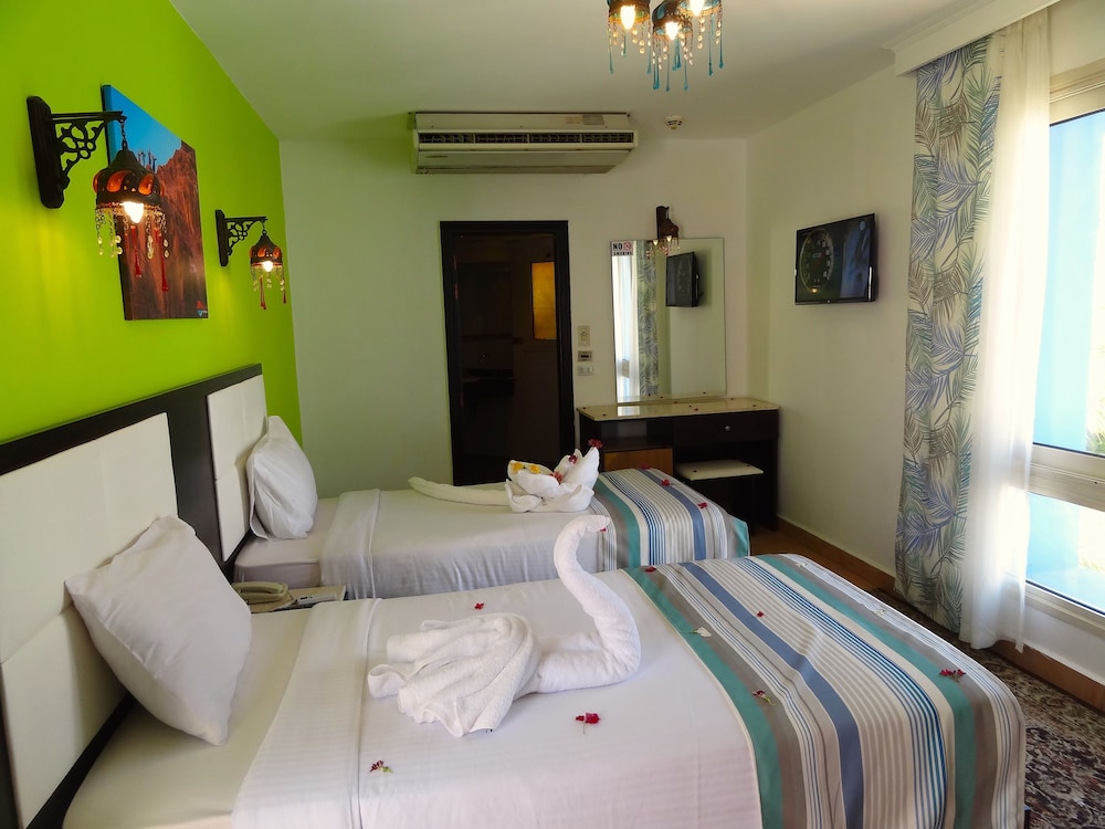 Economy Double or Twin Room photo 2