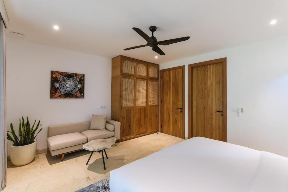 Villa photo 2