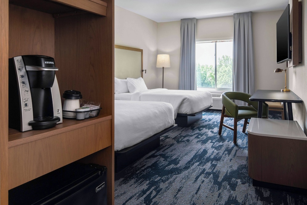 Room, 2 Queen Beds - Photo 1