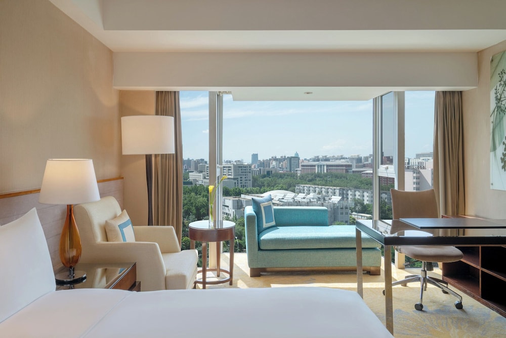 Standard Room, 1 King Bed, Club Lounge Access (High Floor) - Photo 3