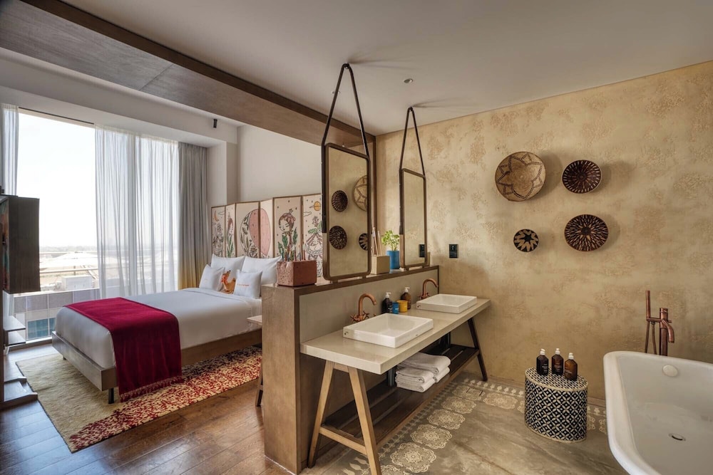 Suite (Large Artist Village)