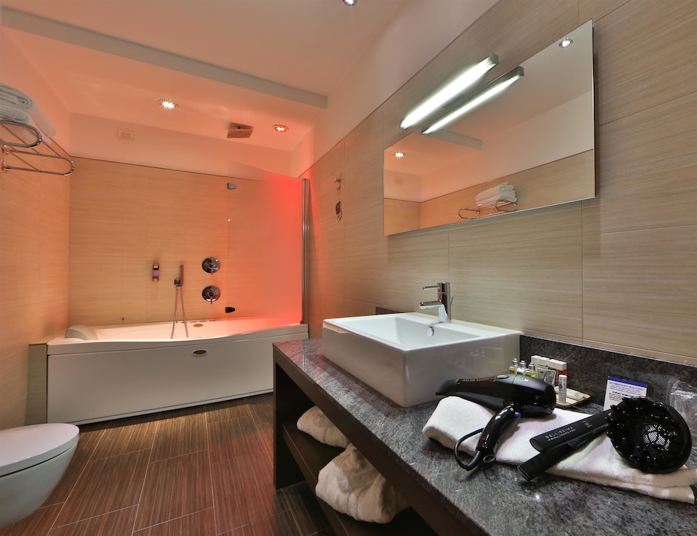 Design Double Room, 1 Queen Bed - Photo 5