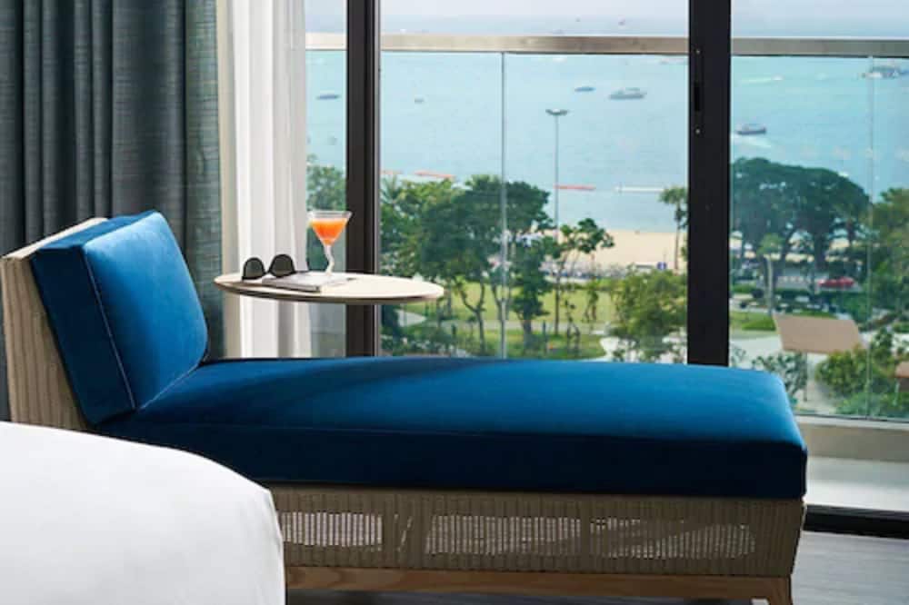 Deluxe Room, 1 King Bed, Ocean View - Photo 2