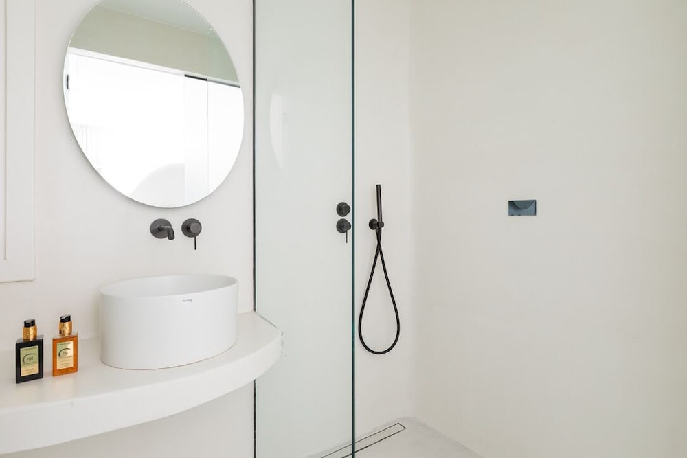 Topaz Riviera Water Suite with Private Pool - Photo 4