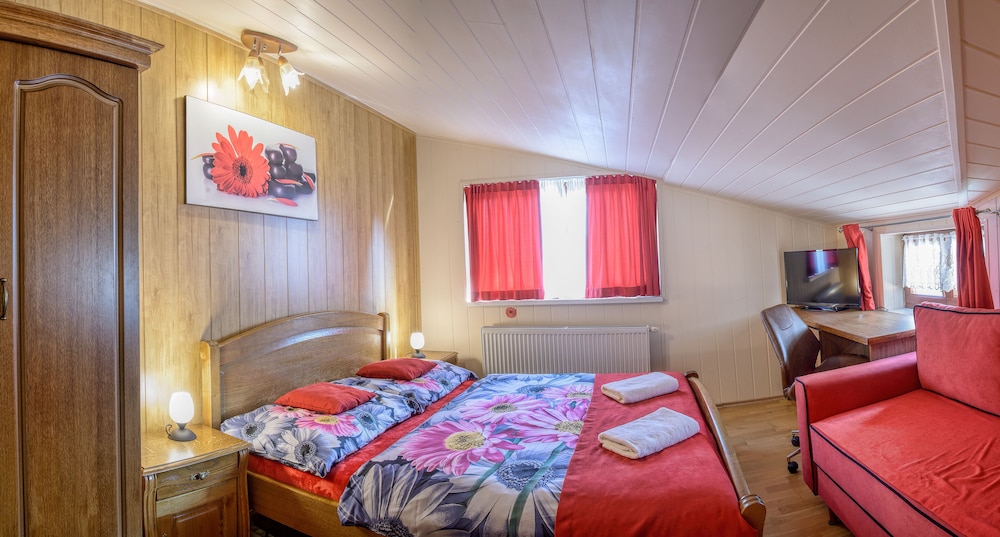 Room (Gerbera) photo 2