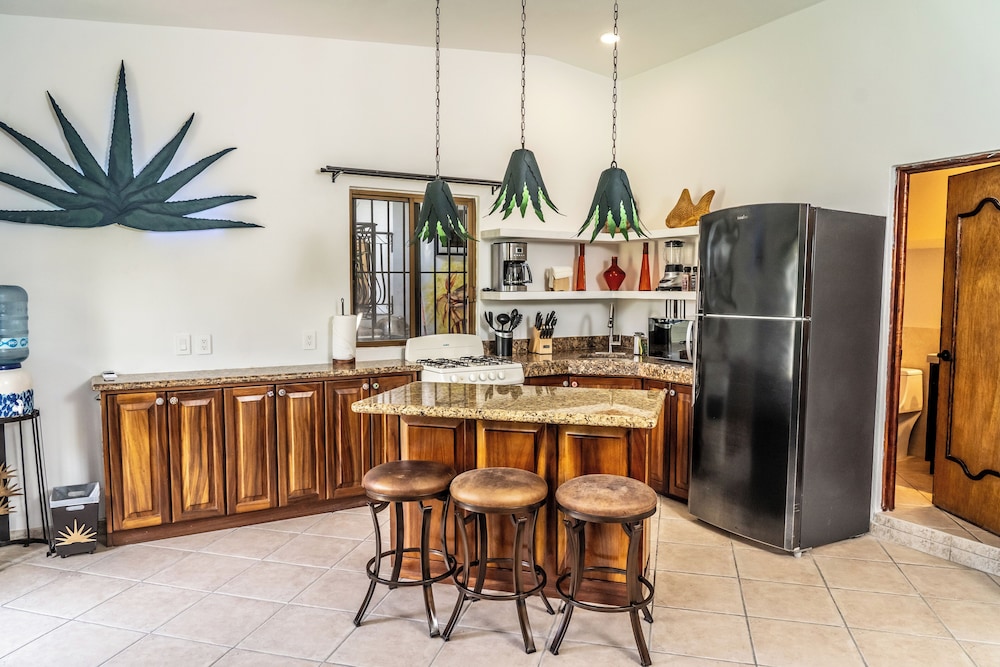 Grand Condo, 1 Bedroom, Patio, City View