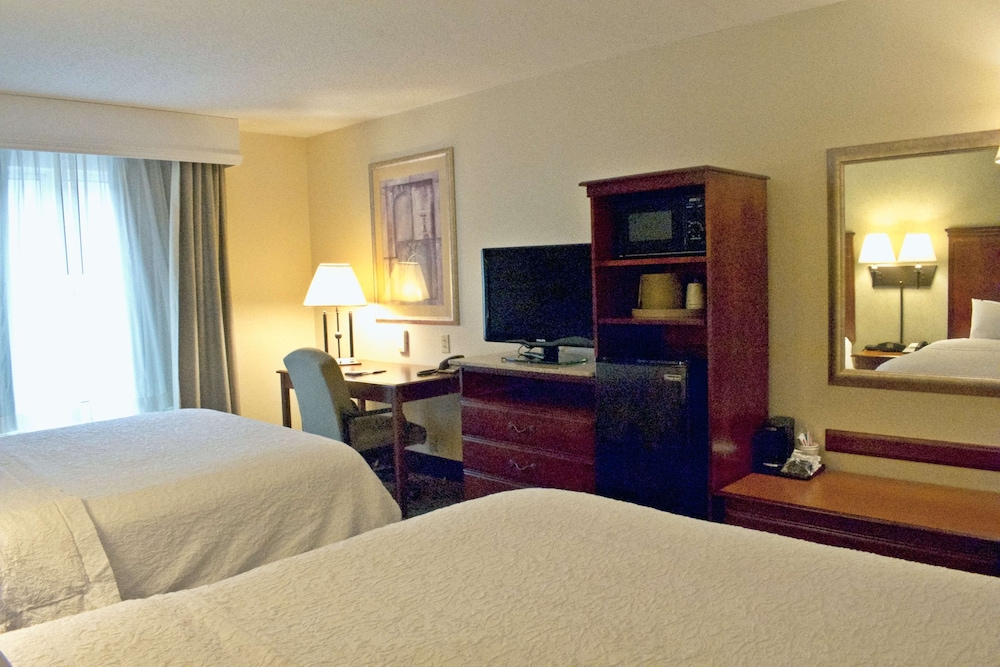 Room, 2 Queen Beds, Accessible, Non Smoking - Photo 4