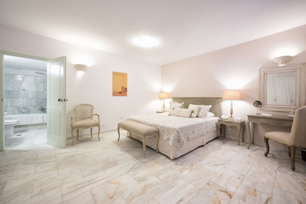 Standard Room, Garden View, Ground Floor - Photo 1