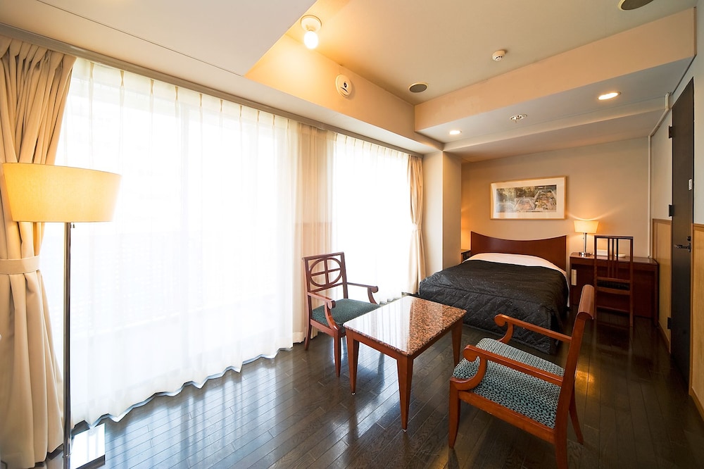 King Double Room, Smoking