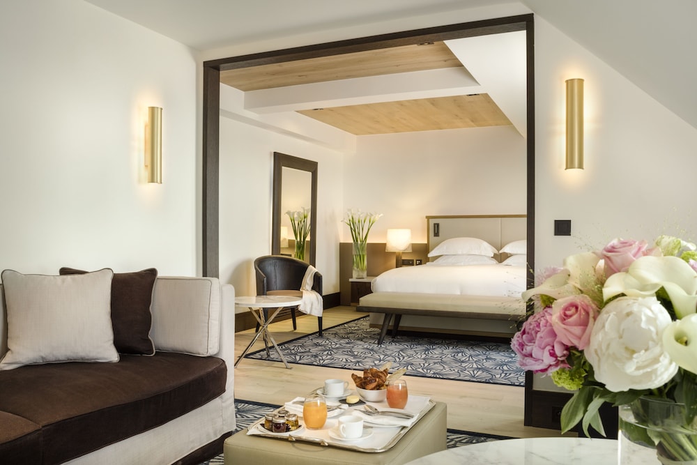 Eiffel Tower Suite