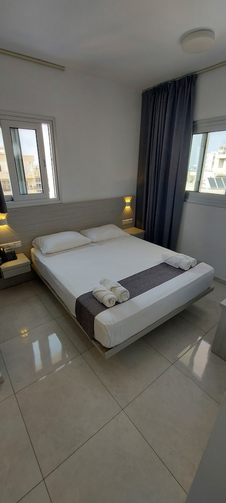 Standard Triple Room, 1 Double Bed photo 2