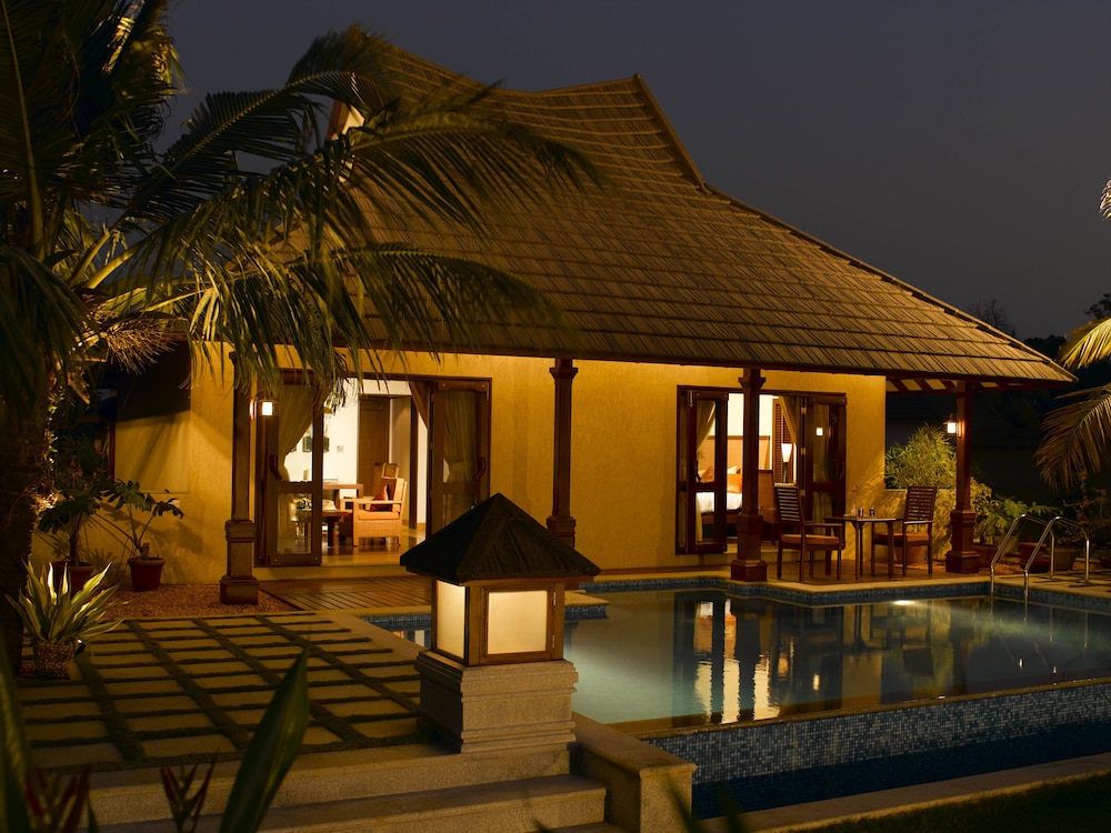 Zuri presidential pool villla photo 3