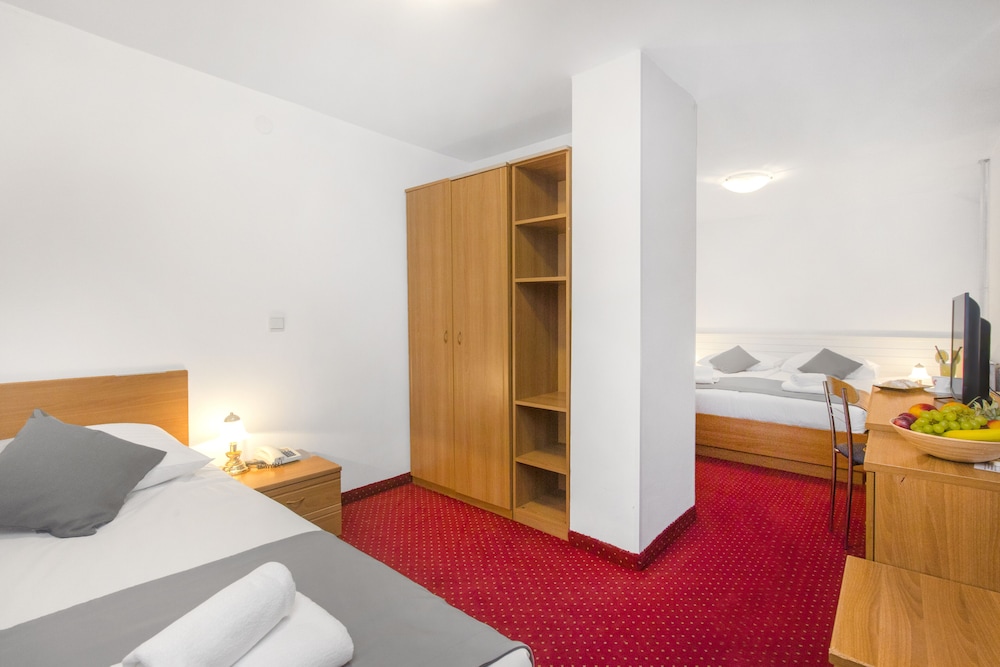 Triple Room, City View - Photo 2