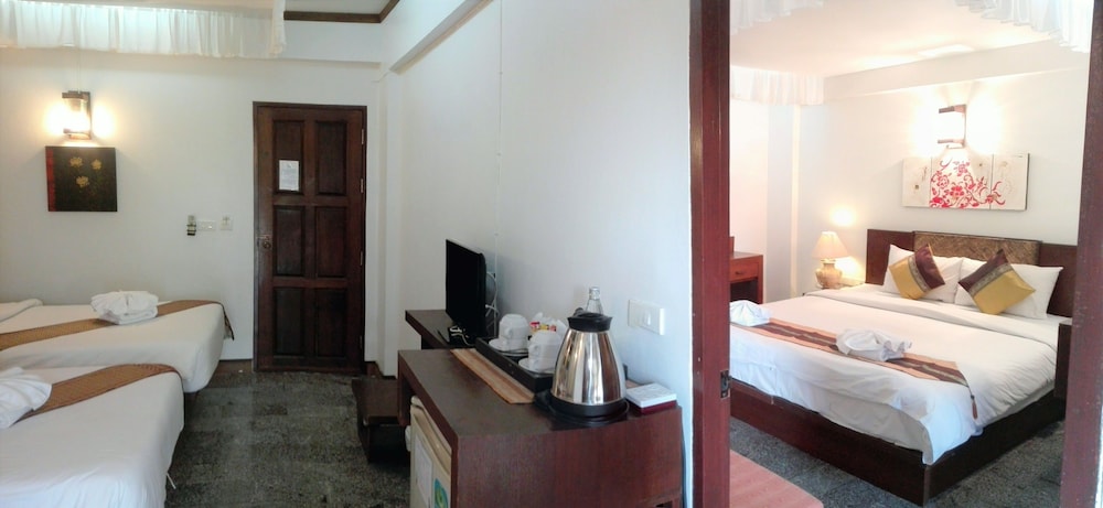 Family Room - Photo 9