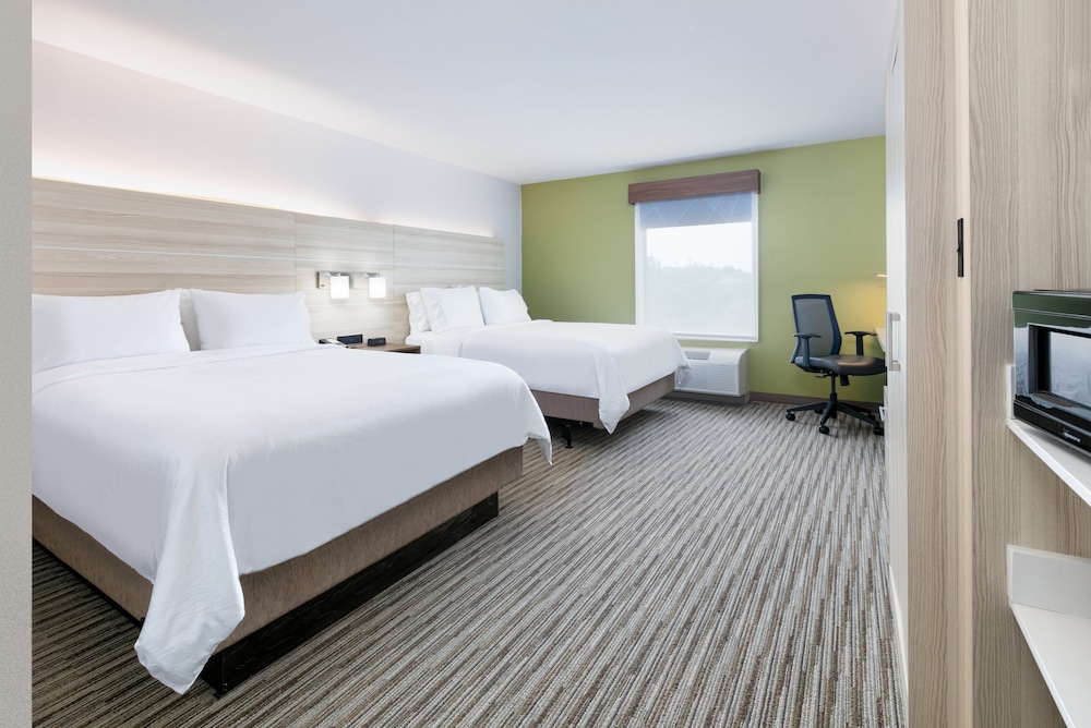 Standard Room, 2 Queen Beds, Accessible (Communications, Mobil, Roll-In Shower) - Photo 1