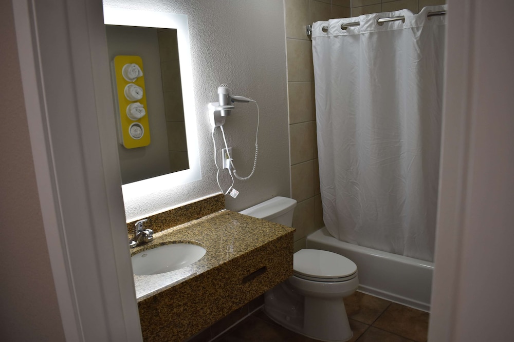 Room, 1 King Bed, Accessible, Non Smoking (Mobility,Hearing,Tub w/Grab Bars) - Photo 8
