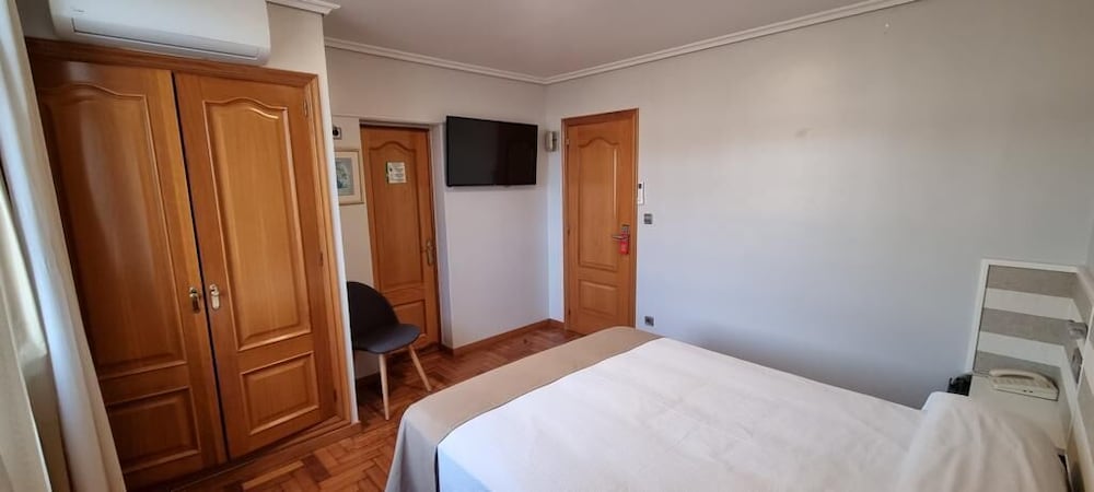 Economy Double or Twin Room photo 2